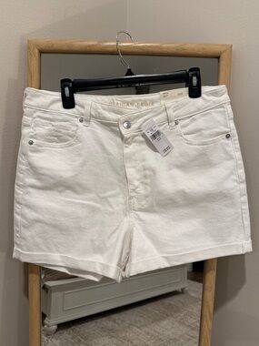 American Eagle Stretch Denim Mom Shorts 🤍 NWT